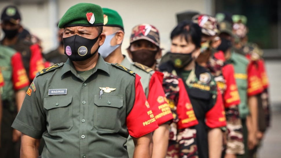 Pelibatan Ormas Disiplinkan PSBB: Ide Jokowi, Dieksekusi TNI-Polri