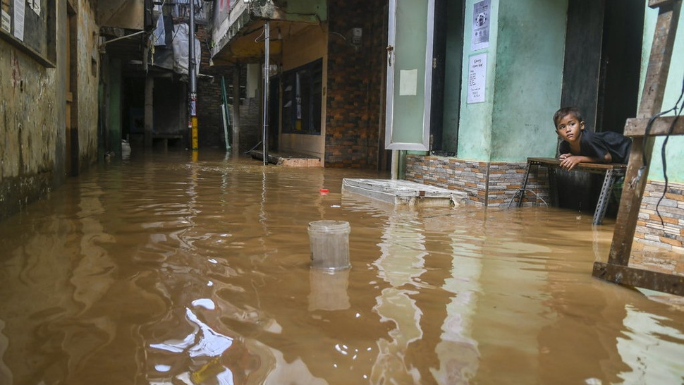 Banjir di Kebon Pala Jakarta Timur Capai 2 Meter