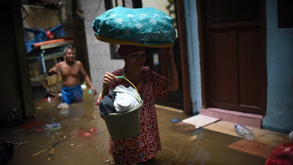 Luapan Air Ciliwung Merendam Rumah Warga Kebon Pala, Kampung Melayu