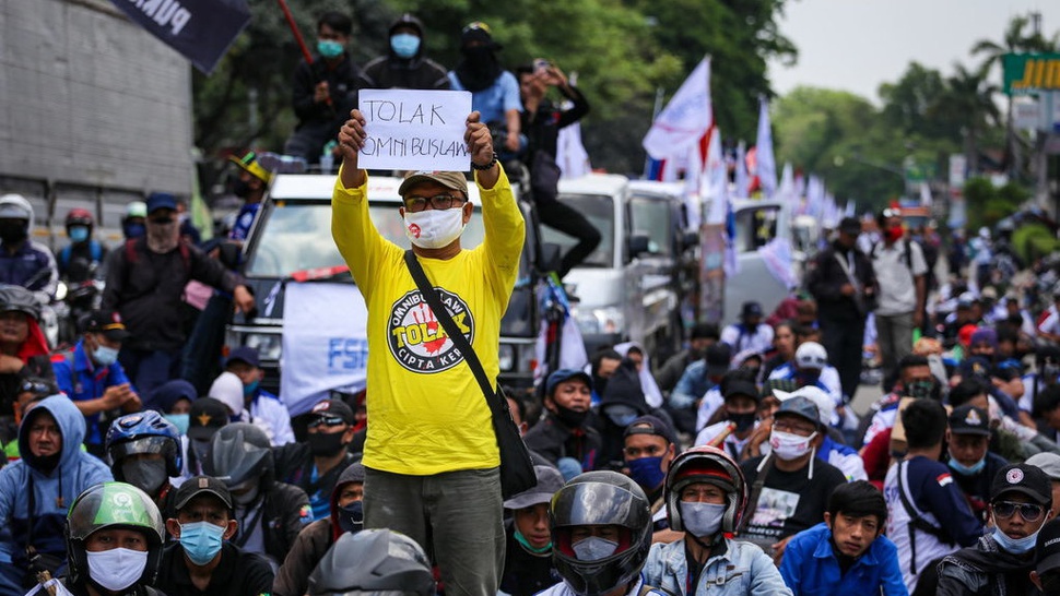Massa Buruh Tangerang & Bekasi Tolak Omnibus Law Dicegat TNI-Polri
