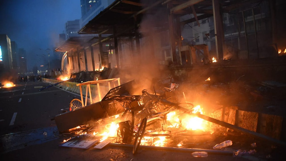 Polisi: Ada 4 Kelompok Terduga Pelaku Pembakaran Halte Transjakarta