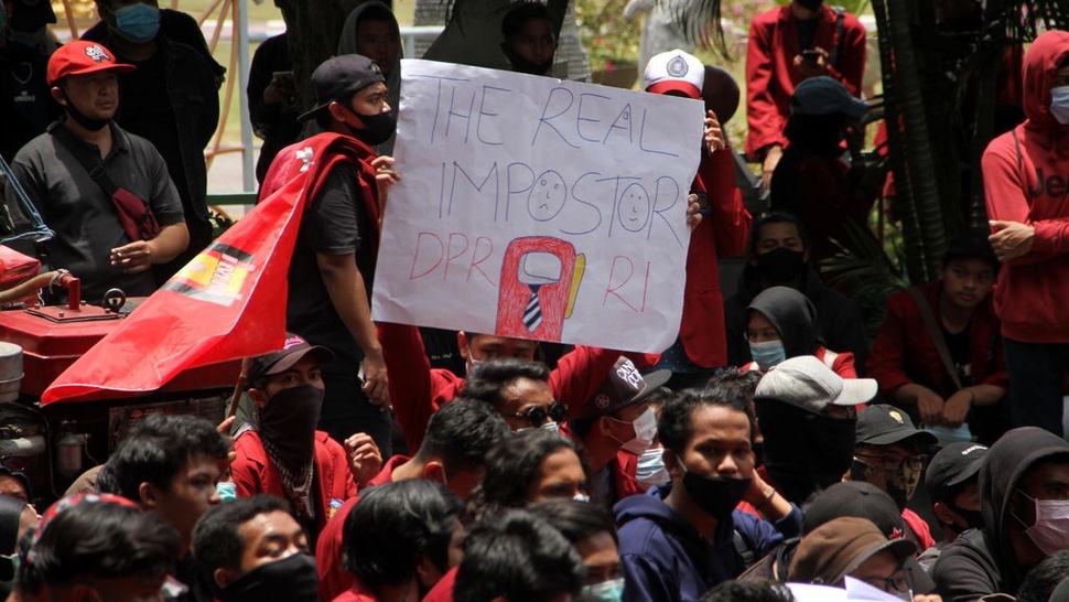 Demo Tolak Omnibus Law Jogja Ricuh, Polisi Tembakkan Gas Air Mata