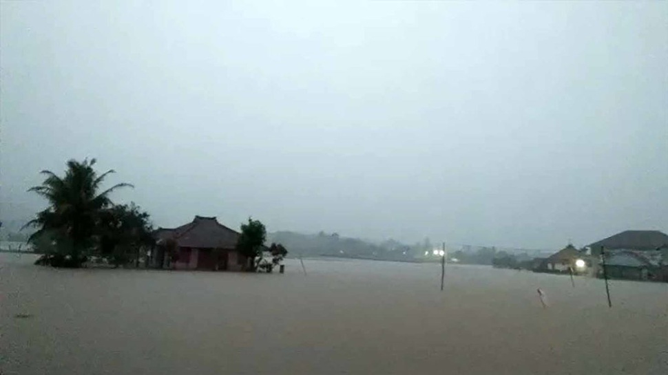 Banjir Bandang Garut Selatan, Bupati: Hampir Seribu Orang Mengungsi