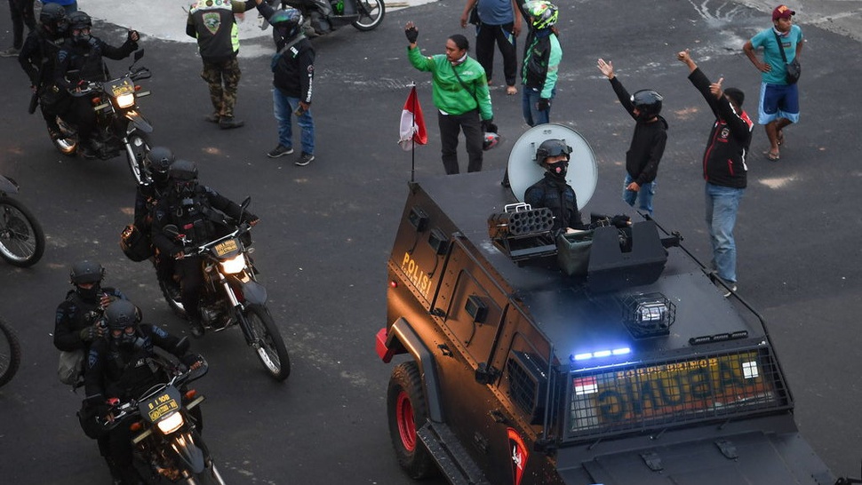 Dinkes Bantah Ambulans yang Ditembaki Polisi Milik Pemprov DKI