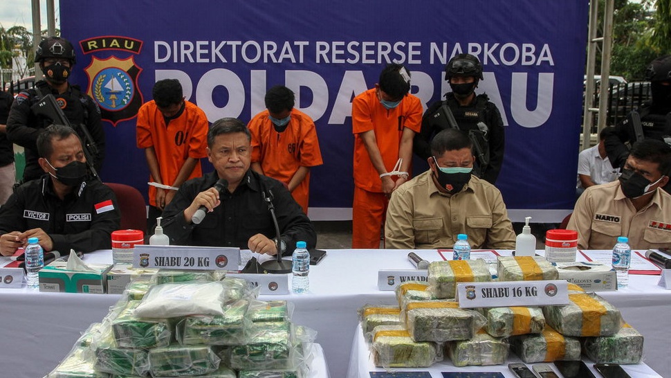 Perwira Polisi Ditangkap Selundupkan 16 Kilogram Sabu-sabu di Riau