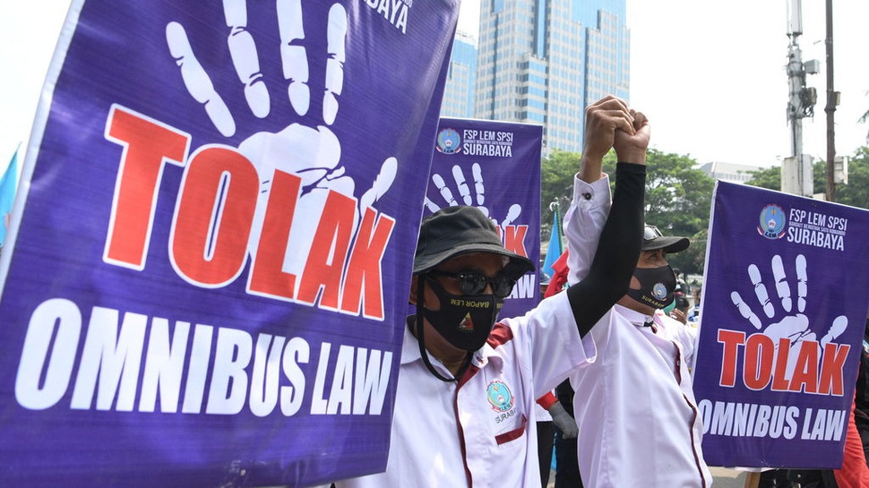 'Kekeliruan' UU Ciptaker Tak Bisa Direvisi Begitu Saja, Pak Jokowi