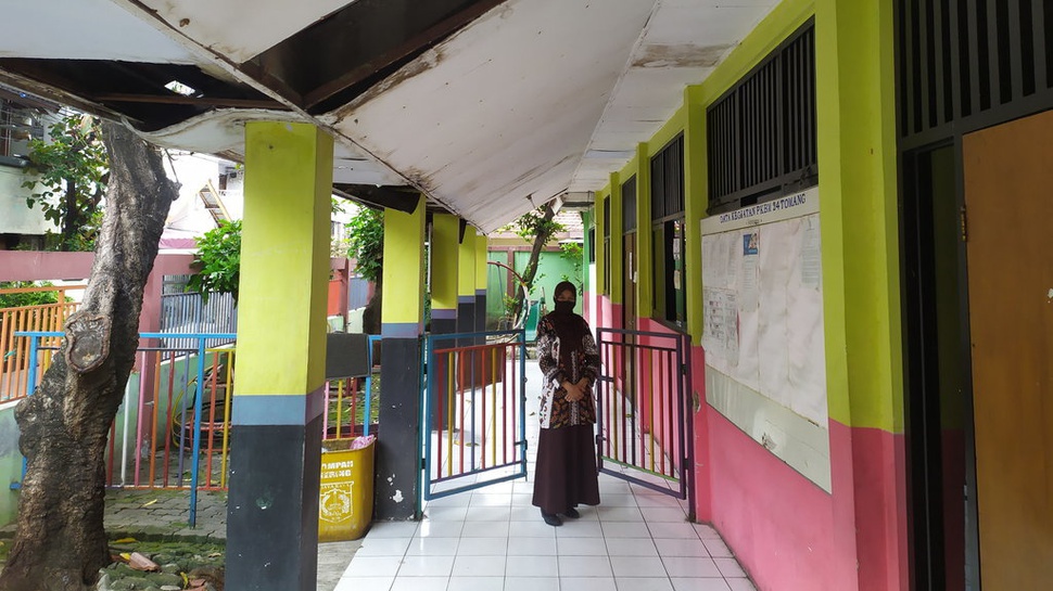 Nelangsa PKBM Negeri di Jakarta yang Tak Layak dan Gaji Guru Minim