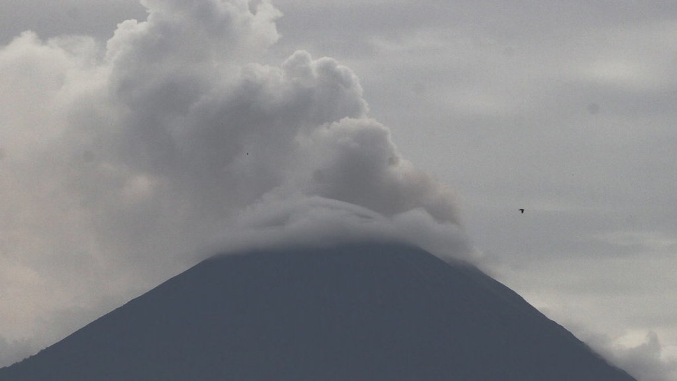 Kondisi Terkini Gunung Semeru: Awan Panas Berjarak Luncur 2.500 M