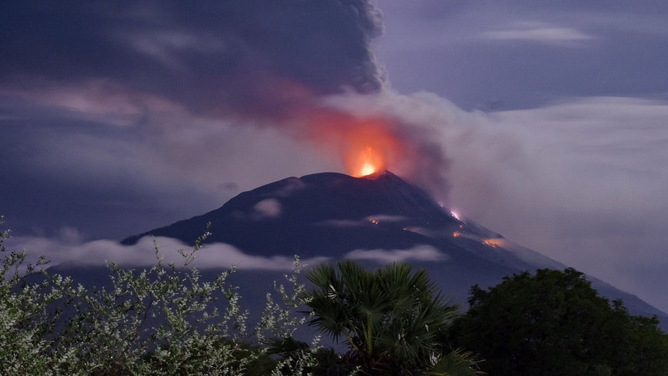 Gunung Ile Ape Meletus 5 Kali, Status & Kondisi Terkini 4 Desember