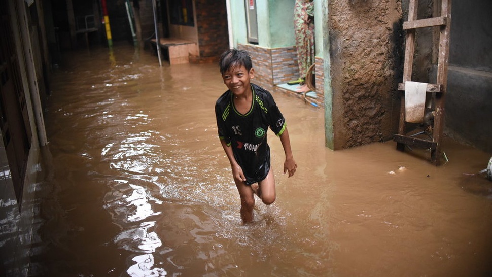 Curah Hujan Tinggi, Banjir Genangi 10 Titik Ruas Jalan di Jakarta