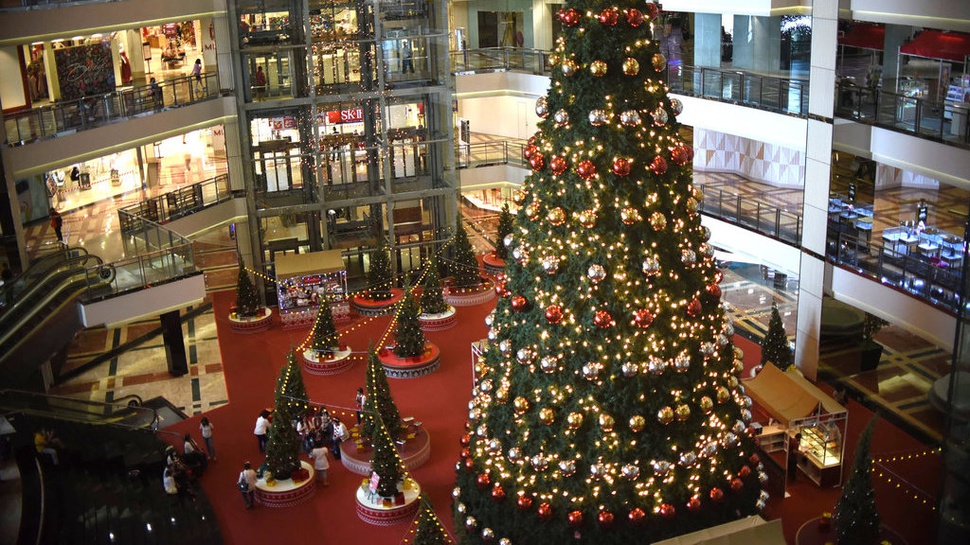 Pohon Natal Menghiasi Mal di Jakarta