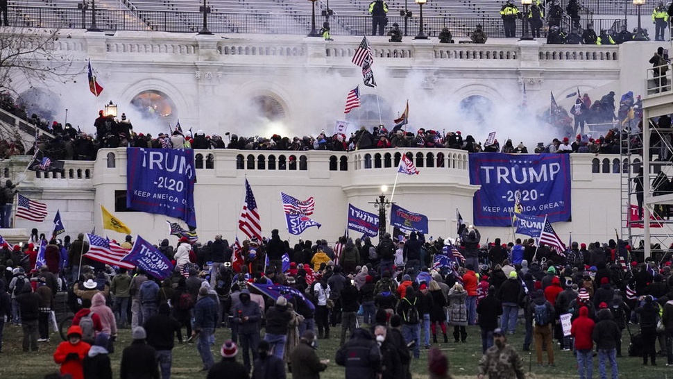 Rusuh Massa Trump di Capitol: Puncak Politik Kebencian & Polarisasi