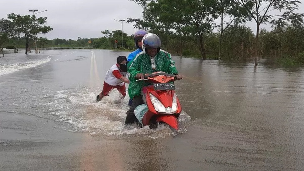Dampak Banjir Kalsel: Akses Utama ke Bandara Syamsudin Noor Putus