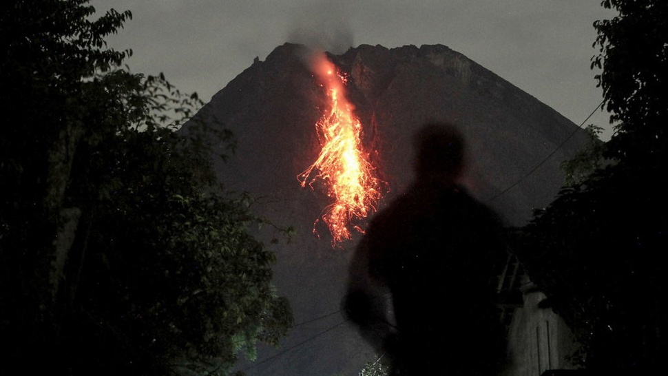 Gunung Merapi Meluncurkan 17 Kali Guguran Lava Pijar