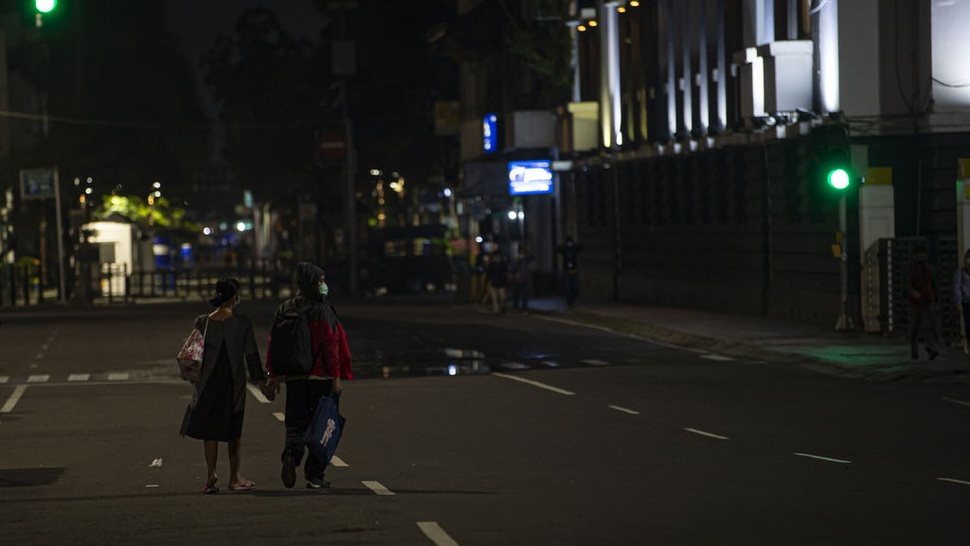 PPKM Jawa-Bali Diperpanjang Saat Hasilnya Tak Signifikan