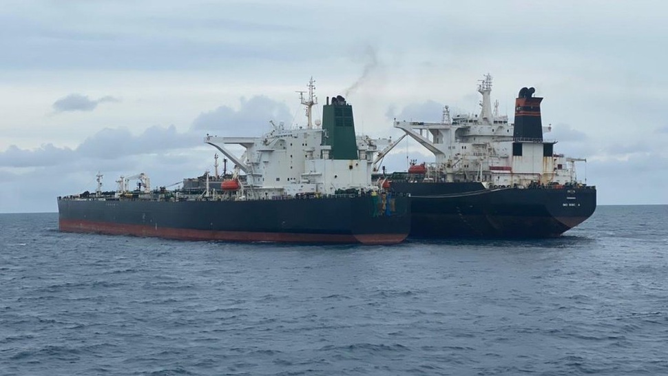 Bakamla Tangkap Kapal Iran & Panama Diduga Transfer BBM Ilegal