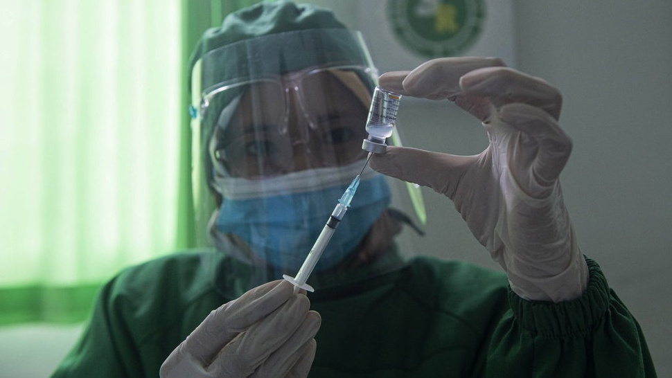 Alasan Pemerintah Izinkan Vaksin COVID-9 Bagi Nakes Lansia & Jadwal