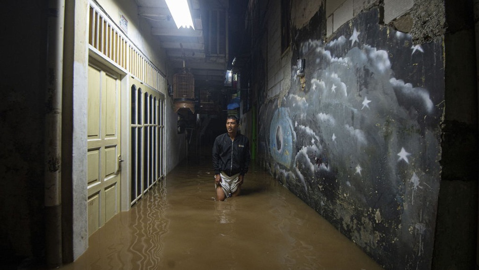 Puluhan Warga Pejaten Timur Jaksel Mengungsi akibat Banjir