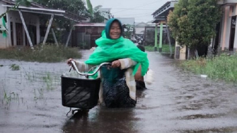 Puluhan Warga Mengungsi akibat Banjir di Kota Singkawang