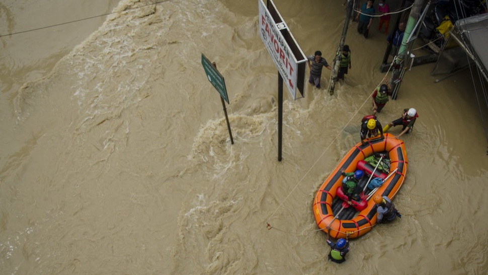 Pesan Wapres Ma'ruf saat Serahkan Bantuan bagi Korban Banjir Subang