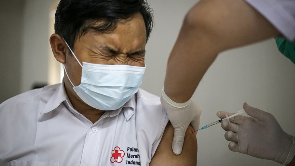 Cegah Tumbang karena COVID, Nakes Disuntik Vaksin Booster Pekan Ini