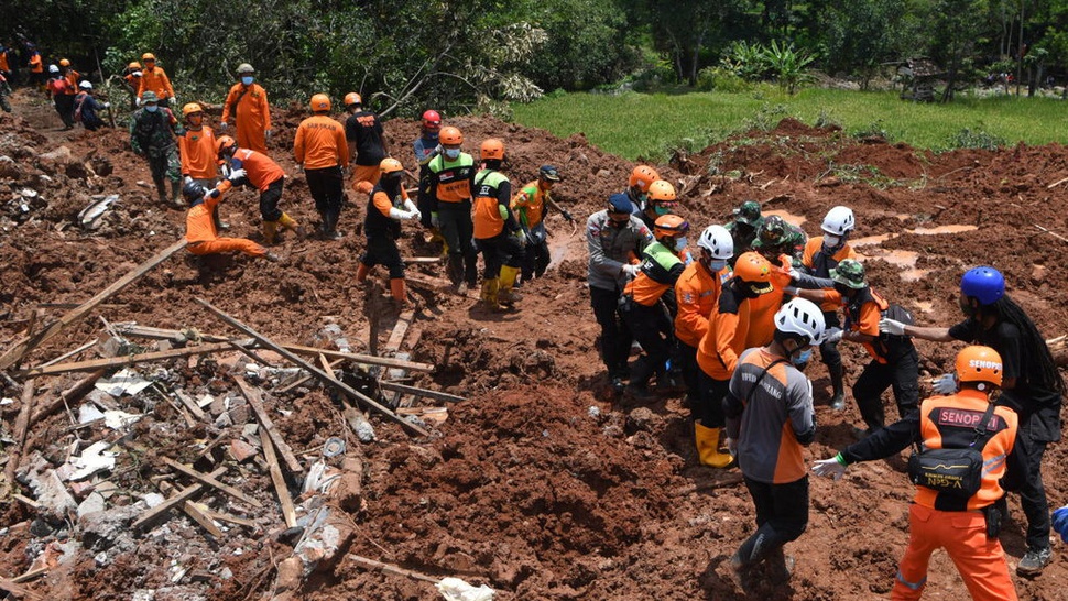 Update Longsor Nganjuk: Lima Jenazah Korban Sudah Ditemukan