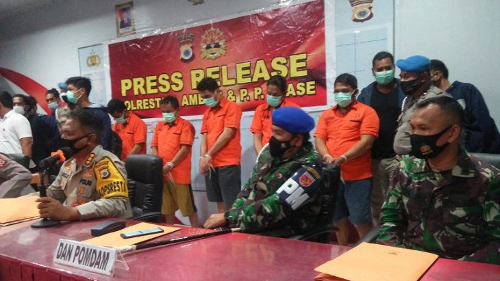 Lahan Basah Bisnis Senjata Api Ilegal Prajurit TNI-Polri di Papua