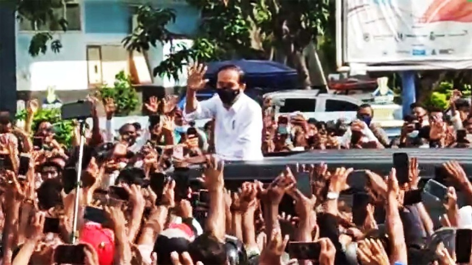 Jokowi Disambut Kerumunan di Maumere, Istana: Itu Spontanitas Warga