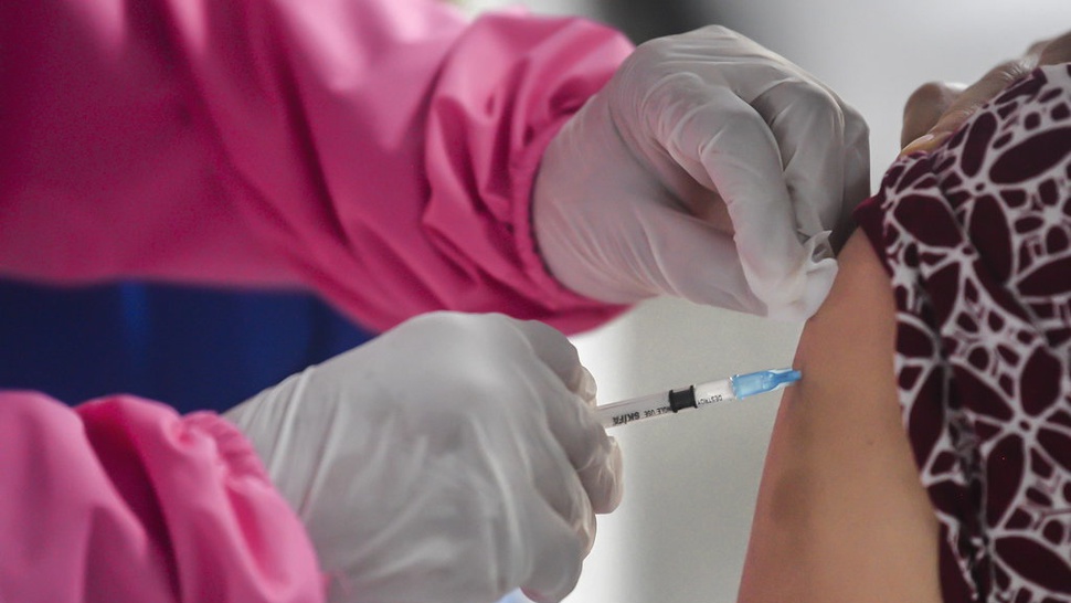 Vaksinasi Tenaga Kependidikan Dimulai dari DKI: 650 Orang Divaksin