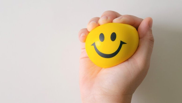 Alasan Orang Ikut Kursus Senyum di Jepang, Biaya & 15 Manfaatnya