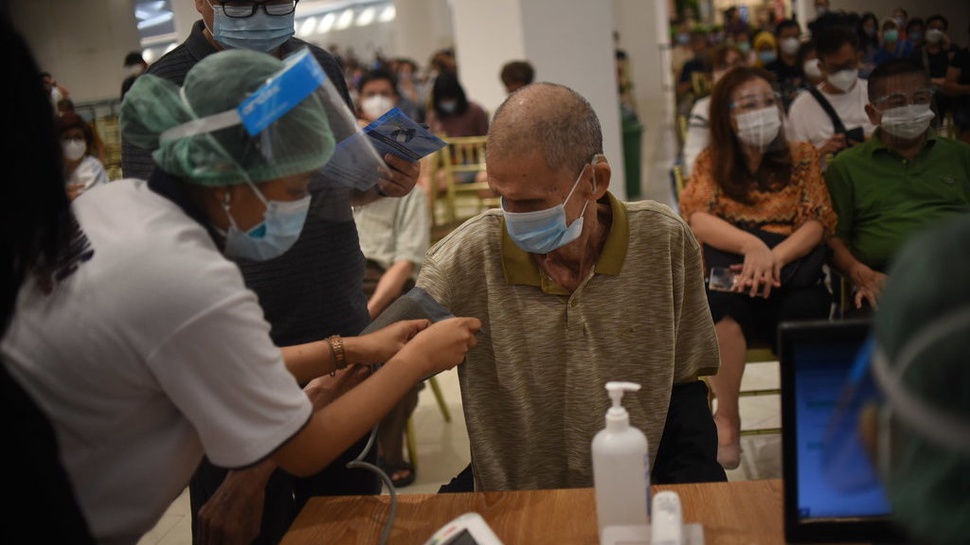 Vaksinasi Covid-19 untuk Lansia Digelar di Lippo Mall Puri