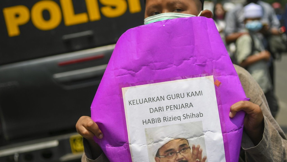 Sidang Rizieq: Singgung Jokowi-Mahfud hingga Perang Dalil Agama