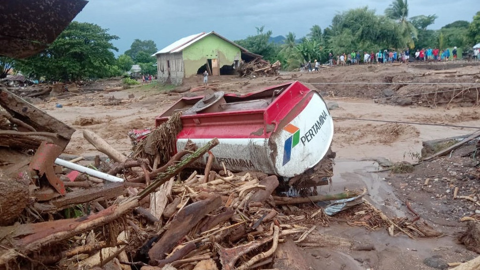 Korban Meninggal akibat Banjir Flores Timur Bertambah Jadi 62 Orang