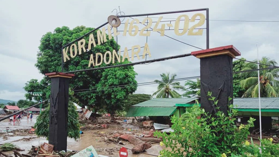 Jokowi Minta Evakuasi Korban Banjir NTT & NTB Jadi Prioritas