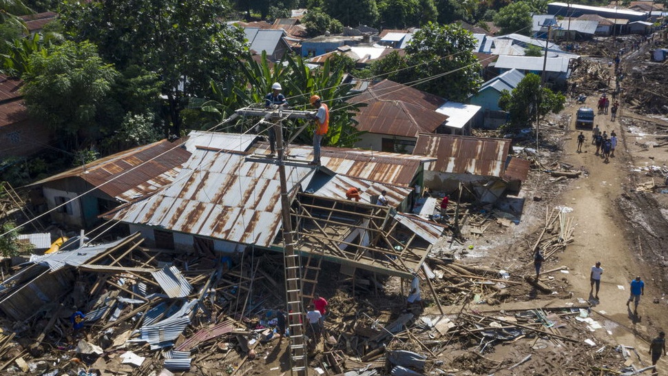 Bencana Siklon Seroja: Jokowi Kirim 28 Ribu Paket Sembako ke NTT