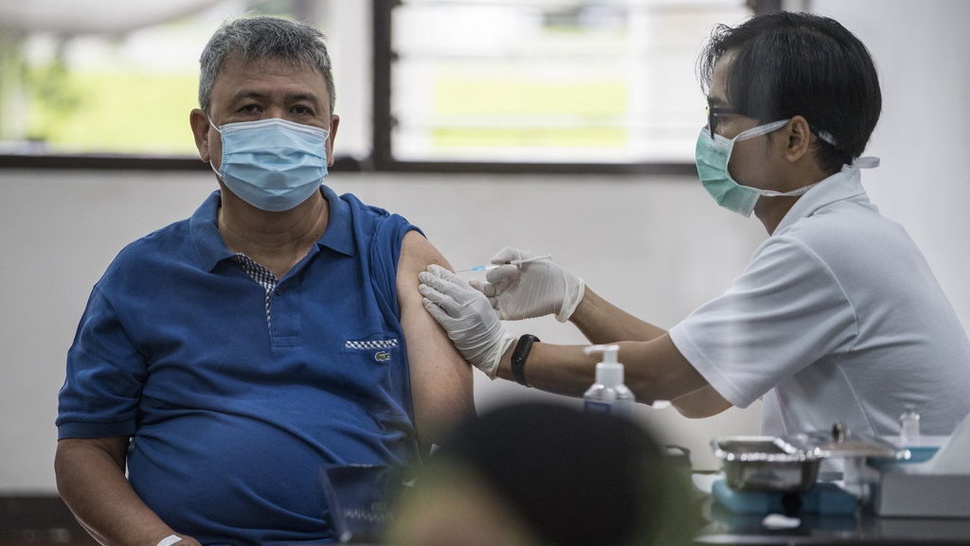 Meski Stok Terbatas, Airlangga: RI Masuk Negara Terbanyak Vaksinasi