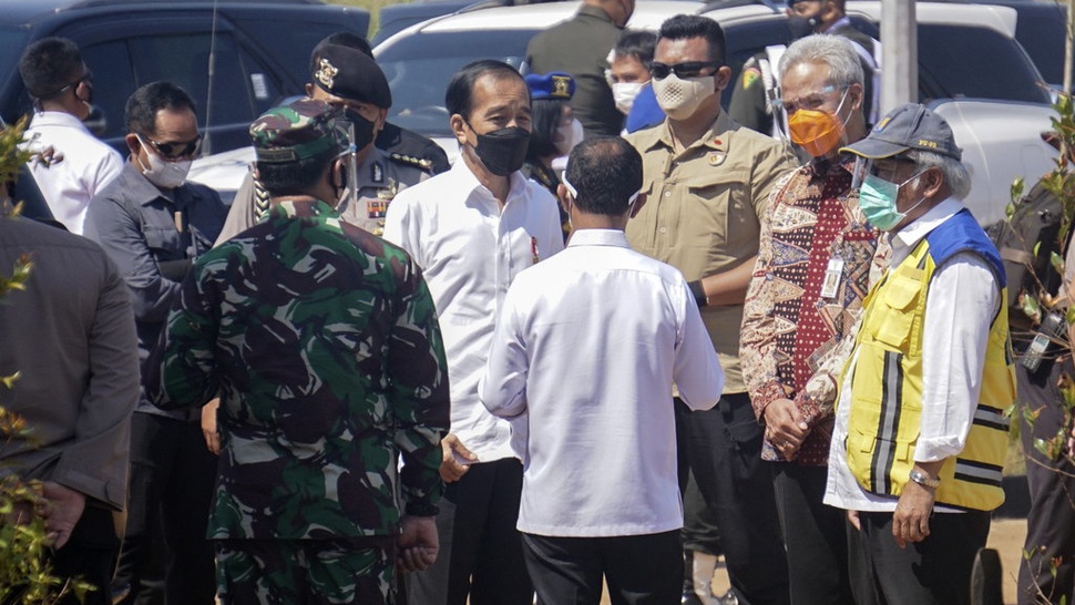 SMRC: Modal Politik Ganjar Lebih Tinggi dari Jokowi