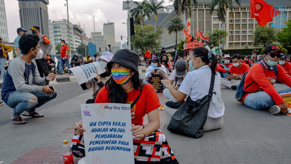 Demo Hari Buruh & 8 Rekomendasi Pakaian untuk Ikut Aksi May Day