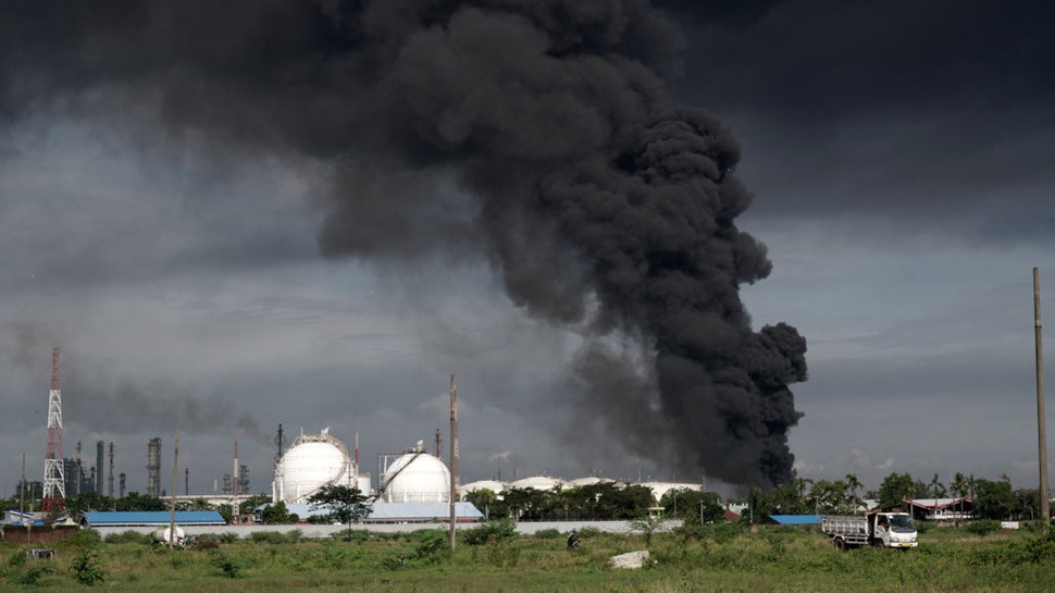 2021/06/13/antarafoto-tanki-pertamina-cilacap-terbakar-lagi-120621-iz-3.jpg