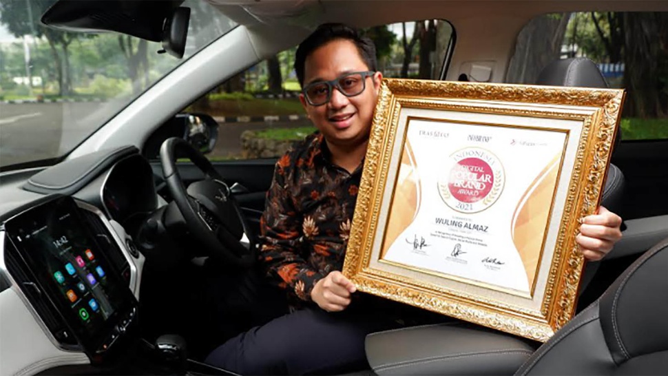 Wuling Almaz Raih Indonesia Digital Popular Brand Award 2021