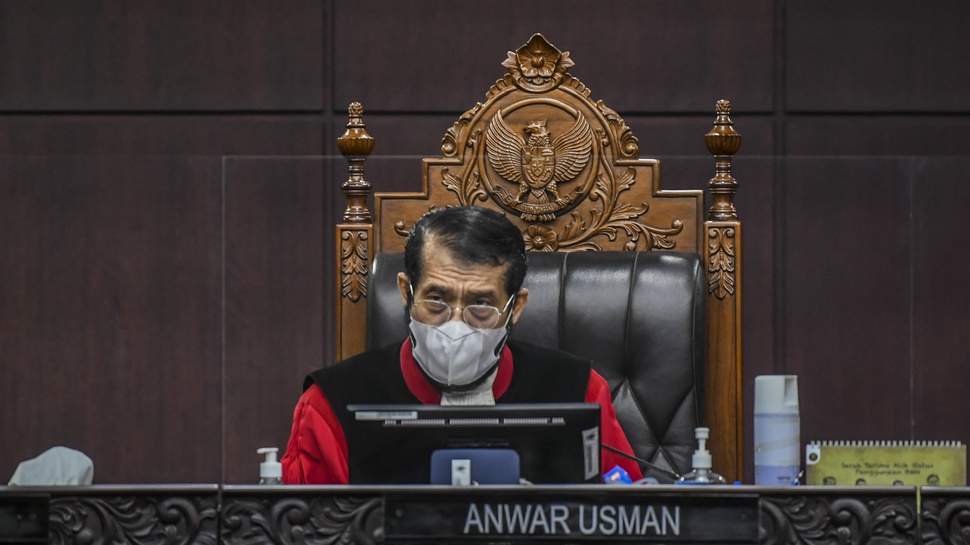 Berencana Nikahi Adik Jokowi, Anwar Usman Diminta Mundur dari MK