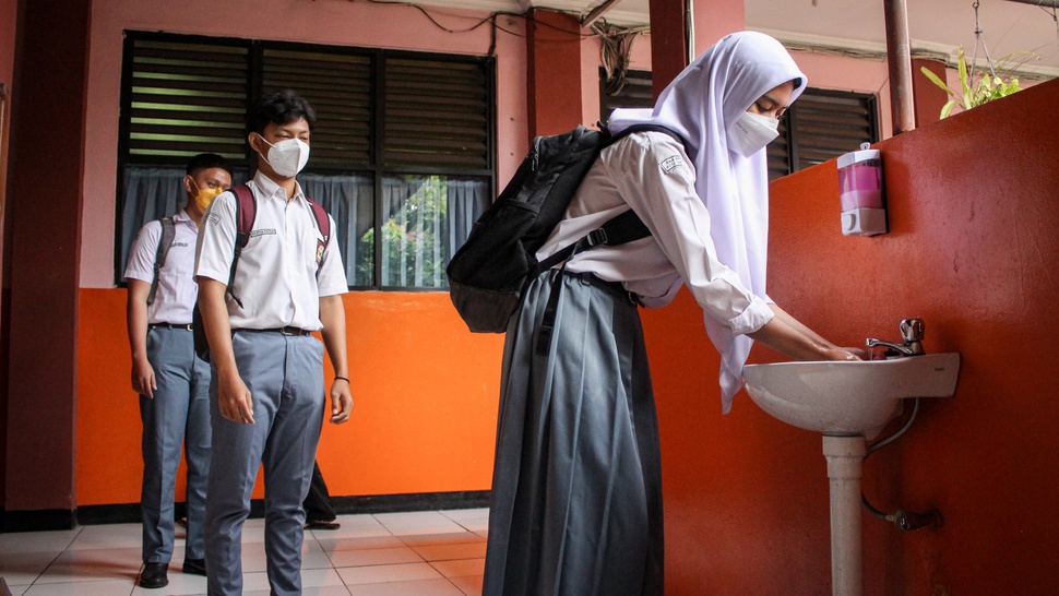 Jokowi Minta Seluruh Sekolah di Banten Segera Gelar PTM