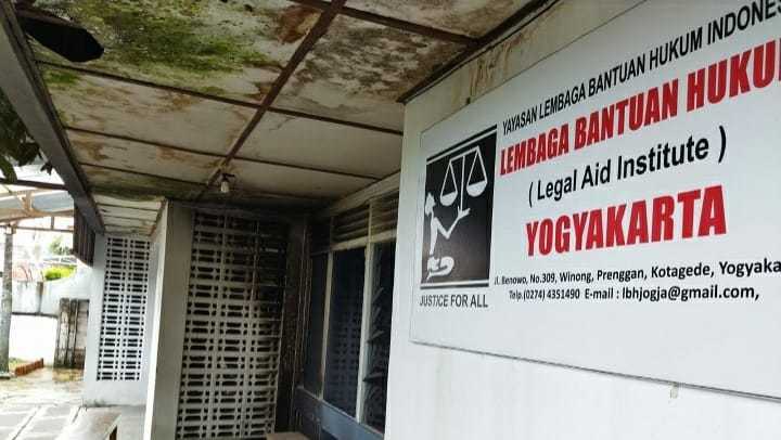 Pelemparan Molotov ke LBH Yogyakarta: Teror terhadap Pekerja HAM