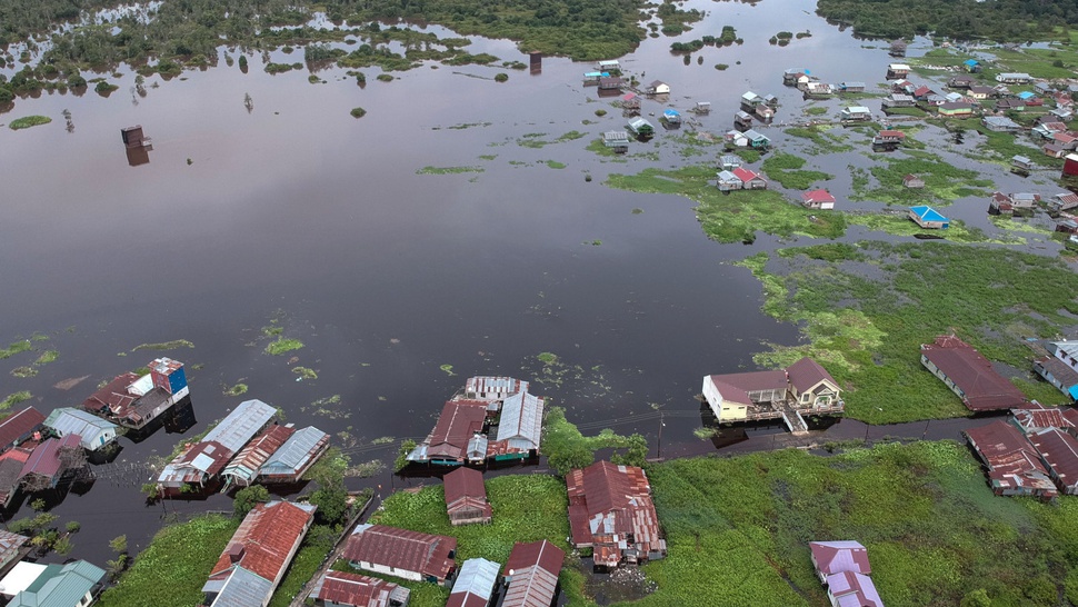 2021/09/22/antarafoto-dampak-banjir-luapan-sungai-kahayan-di-palangkaraya-150921-mz-2.jpg