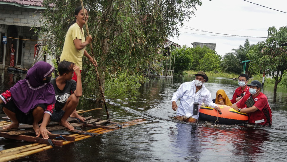 2021/09/22/antarafoto-evakuasi-warga-terdampak-banjir-luapan-sungai-di-palangkaraya-210921-mz-4.jpg