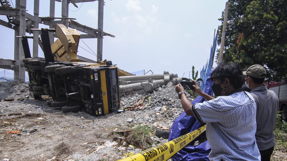 Damkar Depok Berhasil Evakuasi Anak Tertimpa Crane PDAM