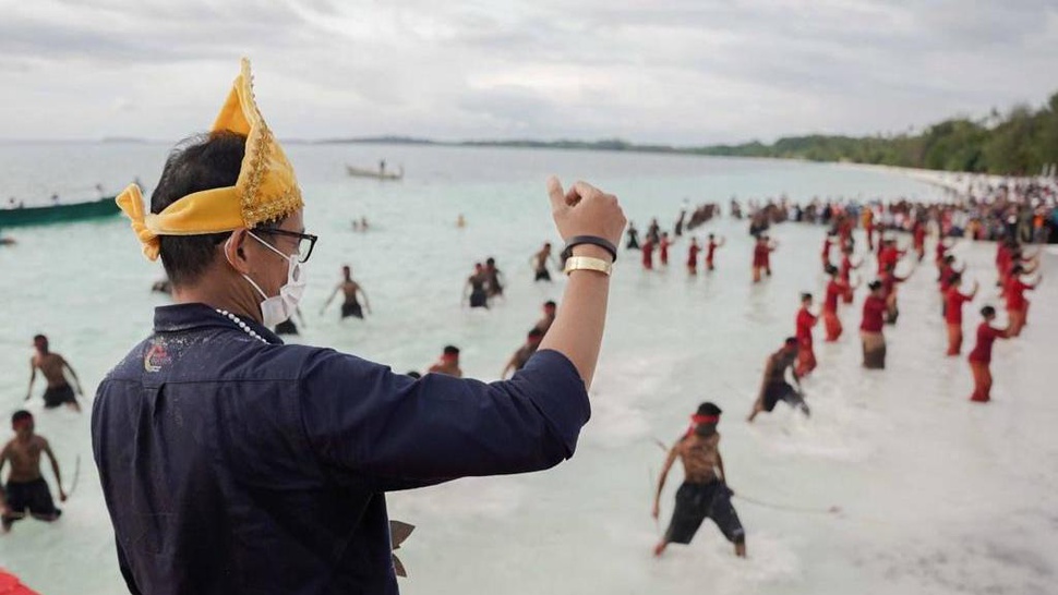 Sandiaga Uno : Berwisatalah ke Pantai Ngurbloat
