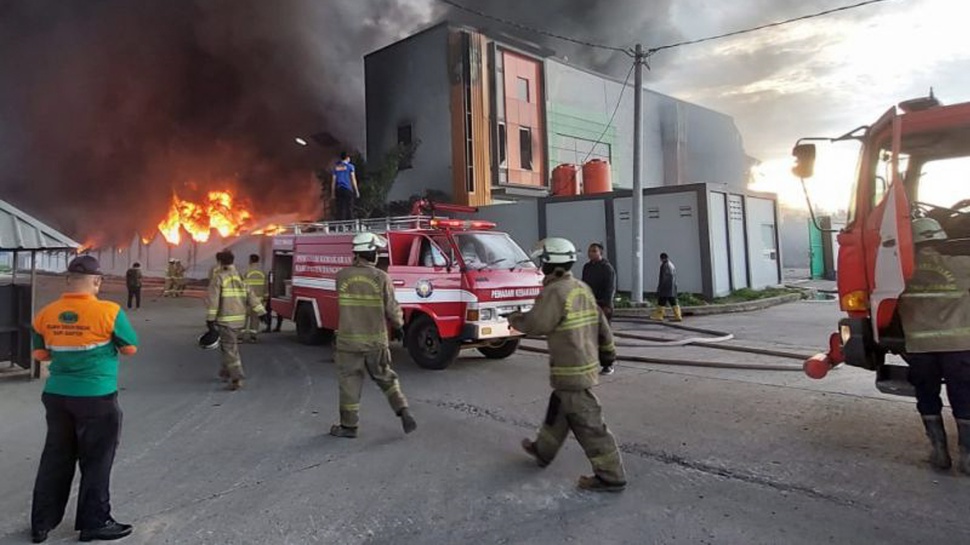 Kebakaran Gudang Korek Api di Tangerang, 7 Damkar Padamkan Api