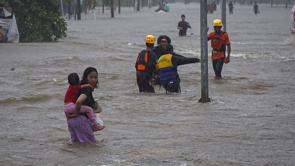 Jokowi: Banjir Sintang karena Kerusakan Lingkungan Puluhan Tahun