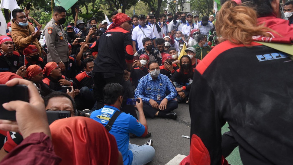 Anies Revisi UMP DKI 2022: Disambut Baik Buruh, Diprotes Pengusaha